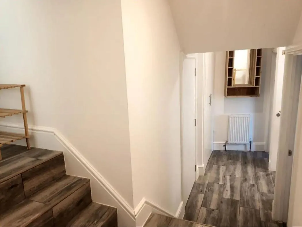 Stylish 2-Bed Flat, Quick Access To London Sights Apartment 0*,