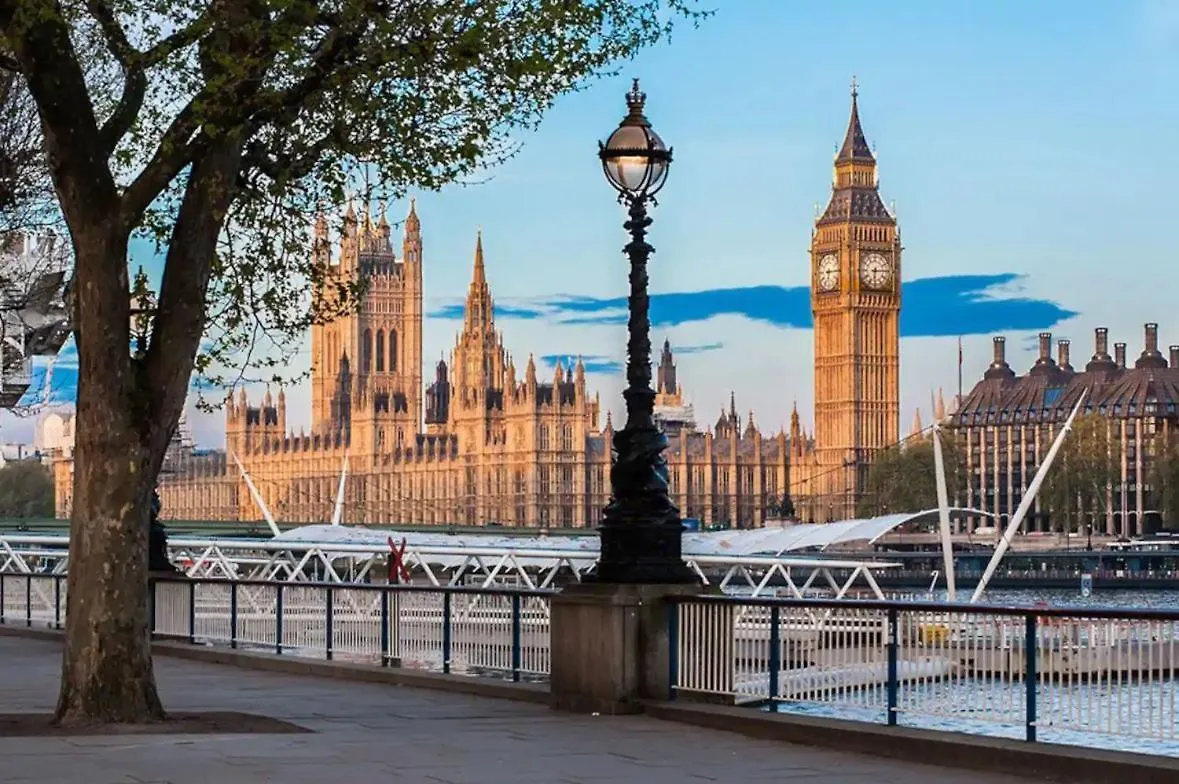 Stylish 2-Bed Flat, Quick Access To London Sights Apartment