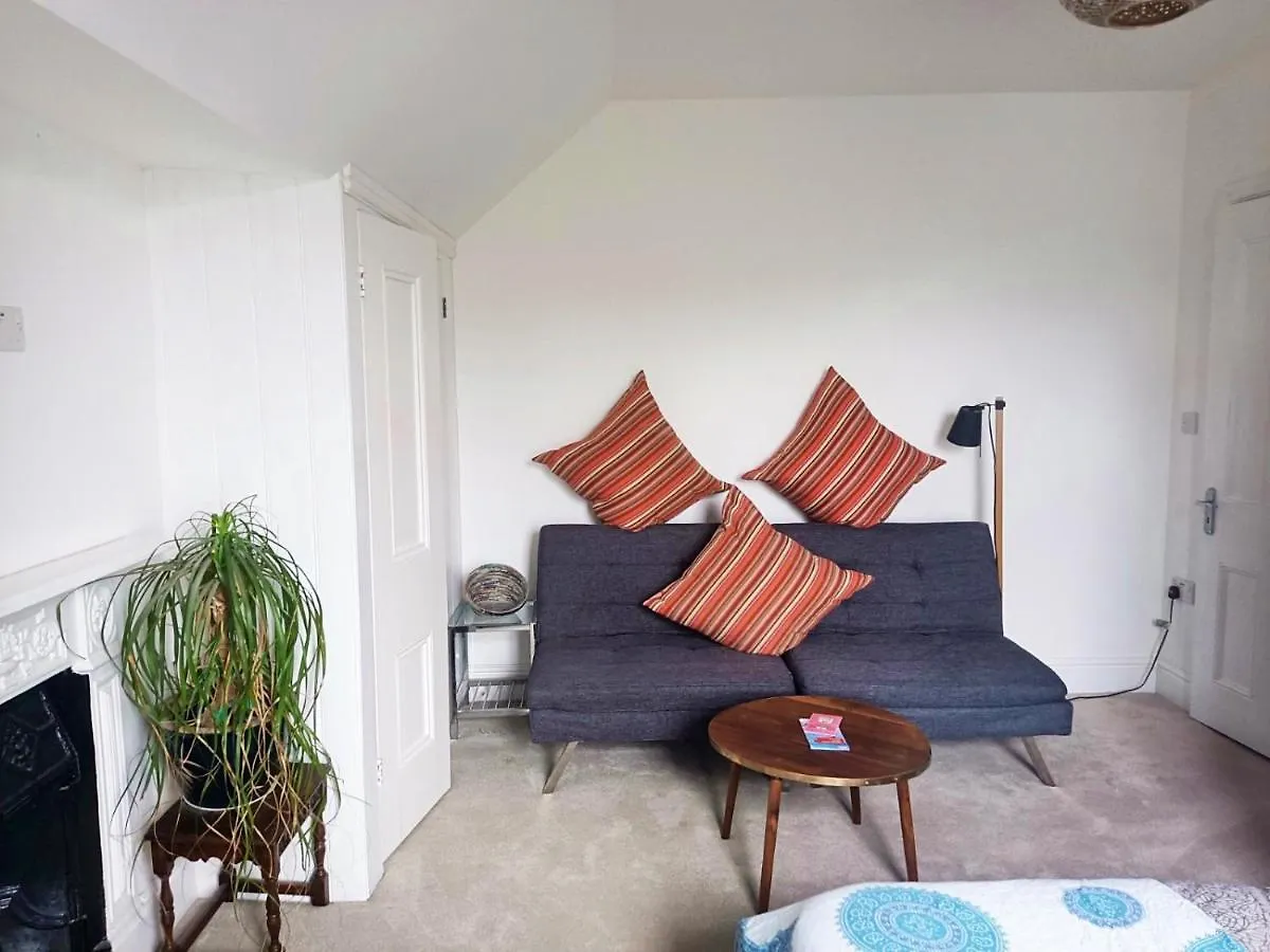 Stylish 2-Bed Flat, Quick Access To London Sights Apartment 0*,