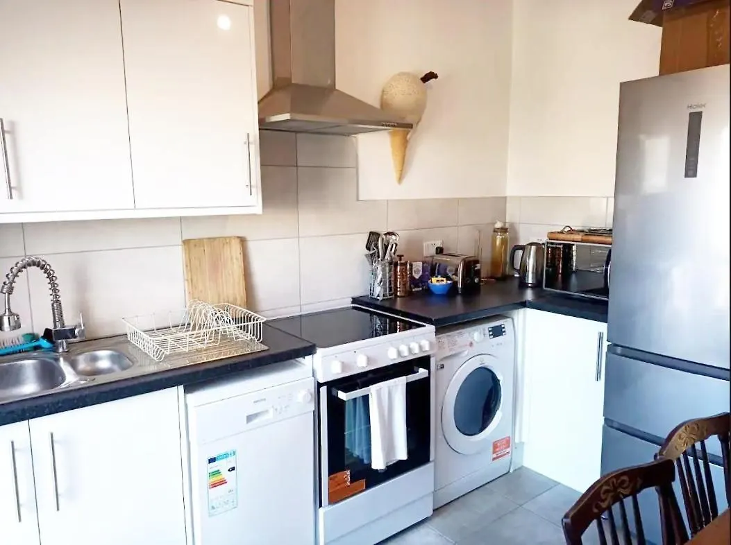 Stylish 2-Bed Flat, Quick Access To London Sights Apartment