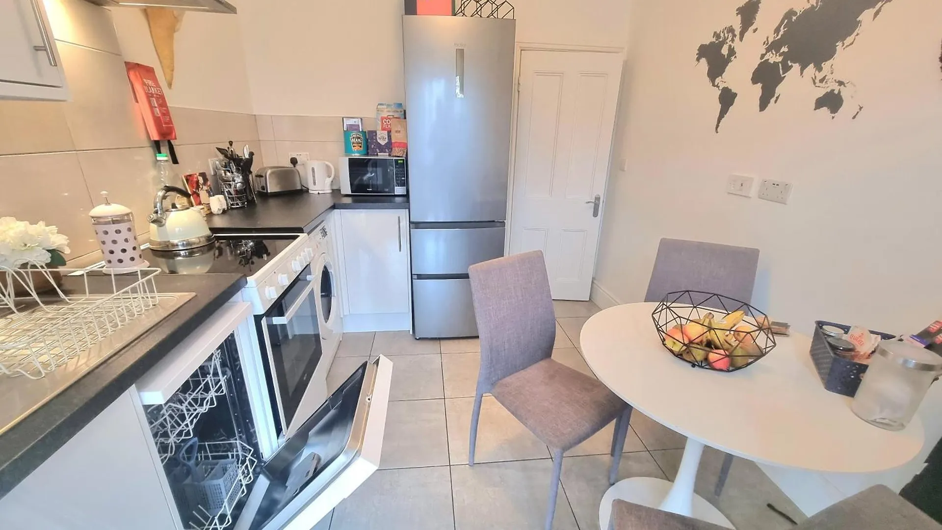 Stylish 2-Bed Flat, Quick Access To London Sights Apartment