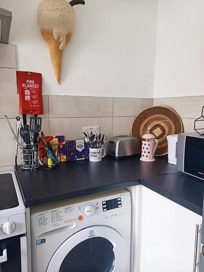 Stylish 2-Bed Flat, Quick Access To London Sights Apartment 0*,